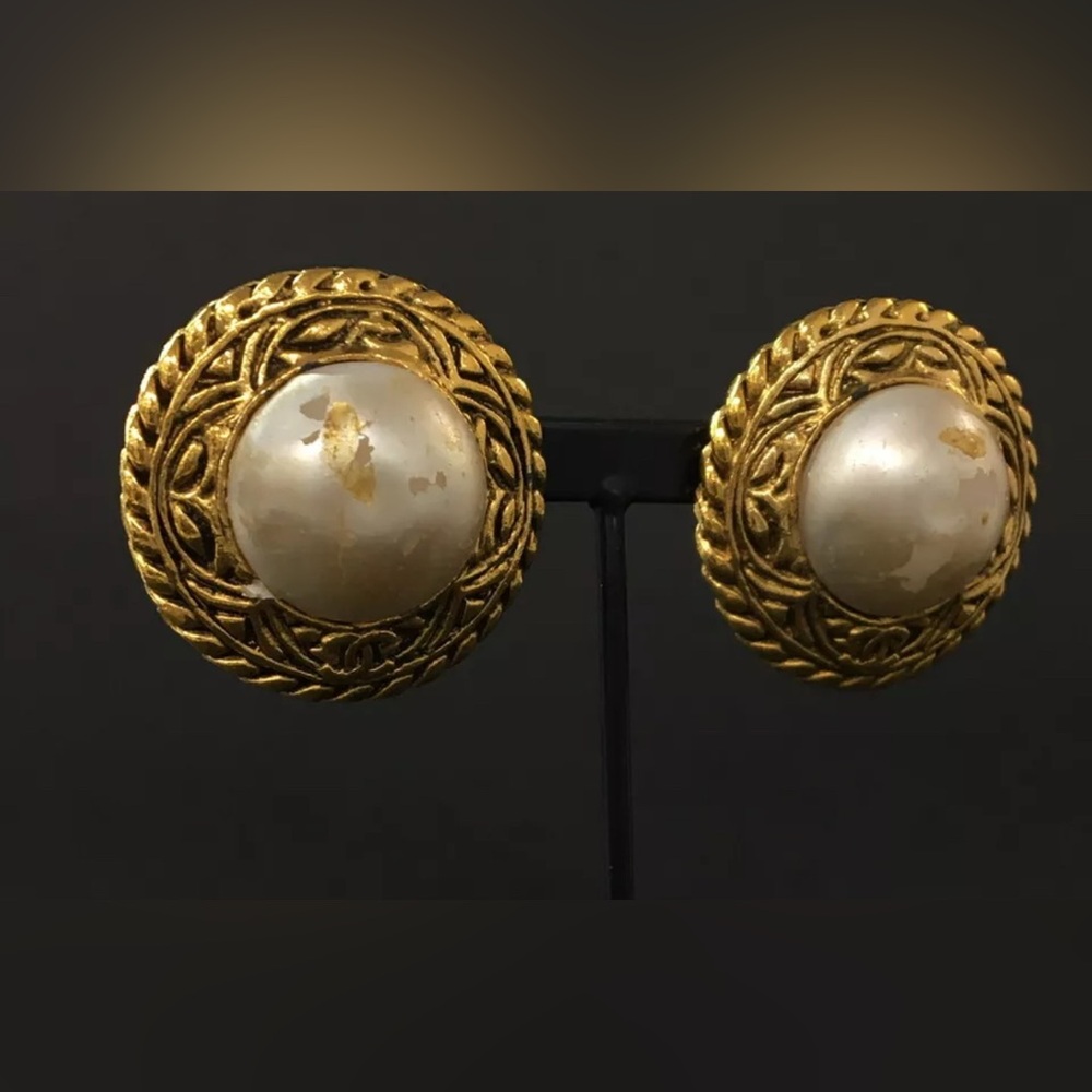 Authentic CHANEL Pearl Gold Tone Earrings stamped clip on - Picture 3 of 10